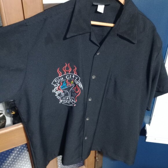 Sin City Lounge Shirt with Metal Dice Buttons - Picture 3 of 3